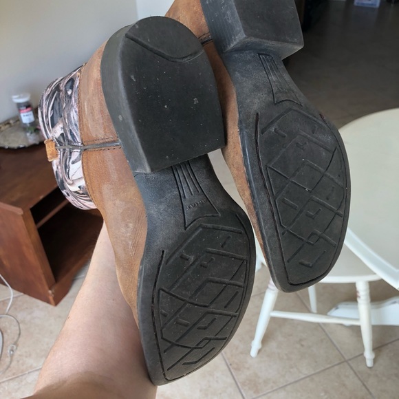 Ariat work boots cowgirl boots fits like 6.5 - Picture 5 of 7